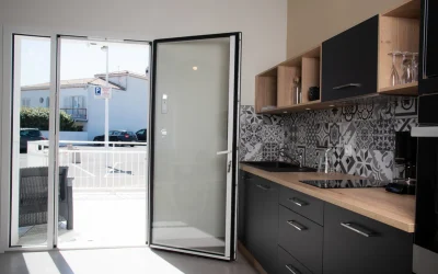 Hotel-les-dunes-la-tranche-sur-mer-appartement-meuble-cuisine