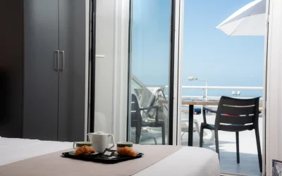 Hotel-les-dunes-la-tranche-sur-mer-chambre-privilege-vue-mer-petit-dejeuner