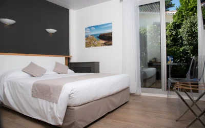 Hotel-les-dunes-la-tranche-sur-mer-suite-familiale-confort-4-personnes-terrasse